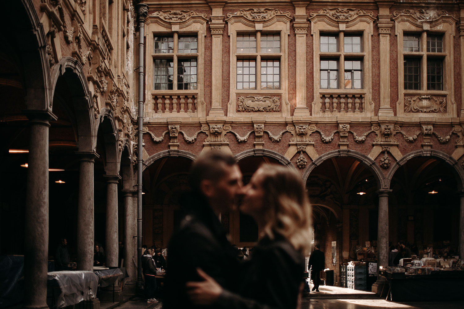 seance-couple-vieux-lille-engagement-photographe-lifestyle-nord-17