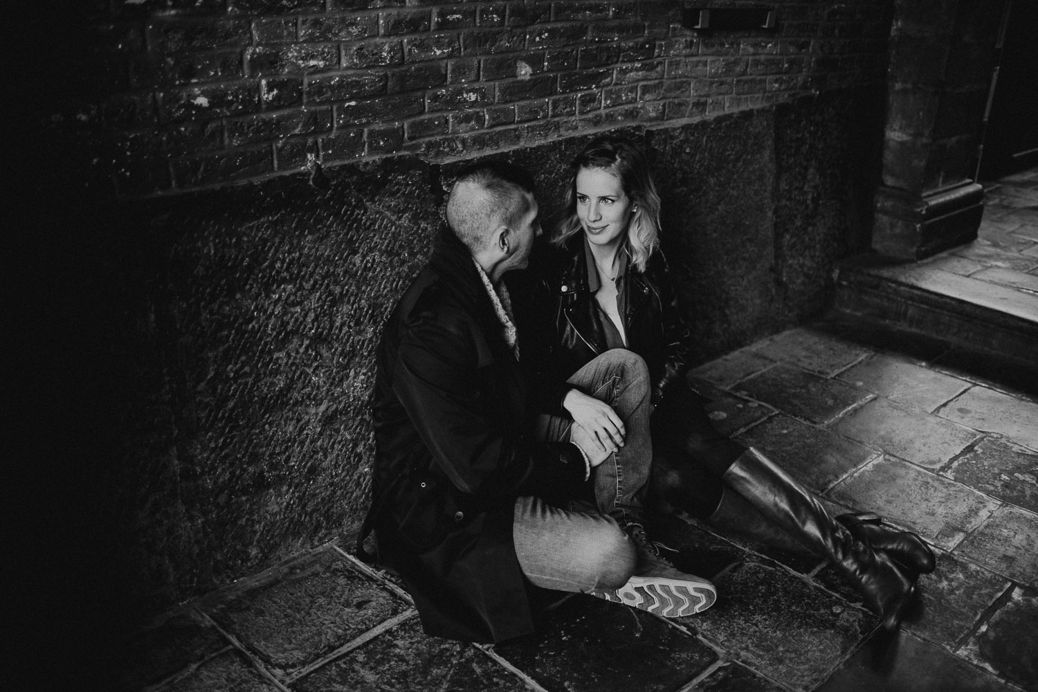 seance-couple-vieux-lille-engagement-photographe-lifestyle-nord-18