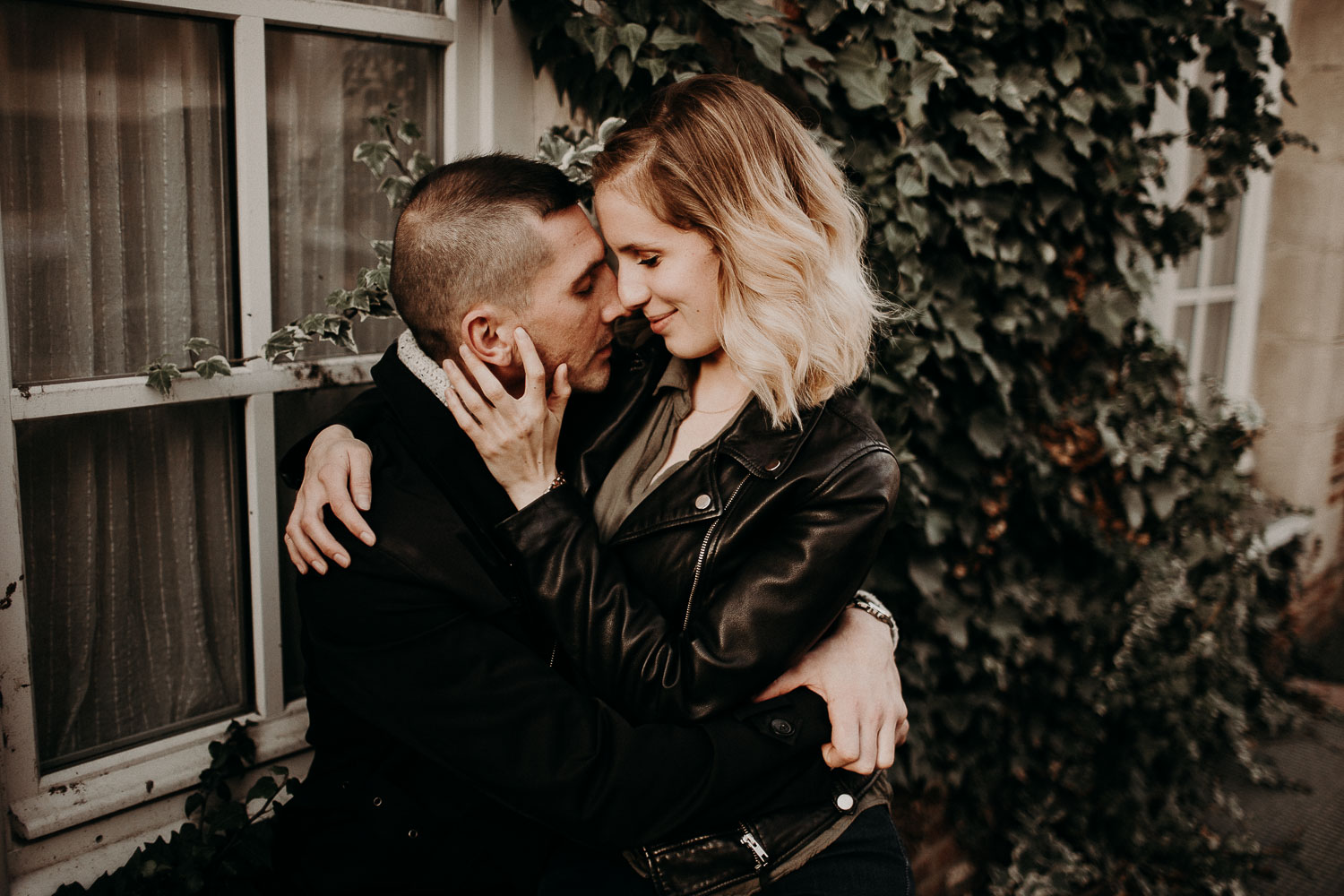 seance-couple-vieux-lille-engagement-photographe-lifestyle-nord-28