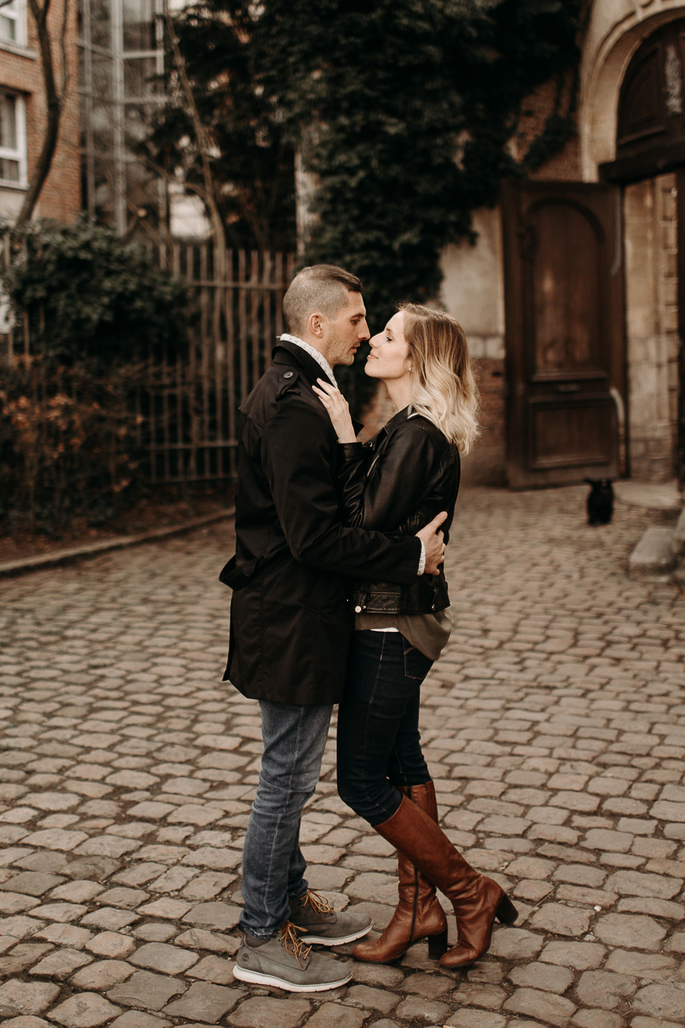 seance-couple-vieux-lille-engagement-photographe-lifestyle-nord-31