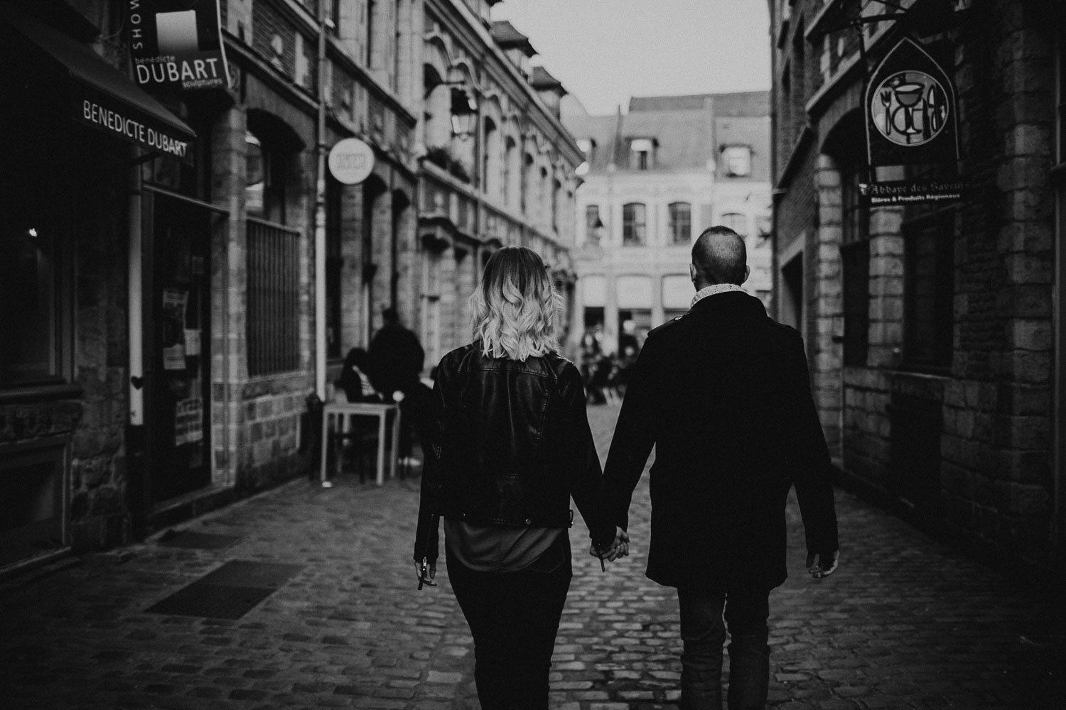 seance-couple-vieux-lille-engagement-photographe-lifestyle-nord-43